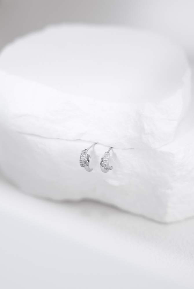 귀걸이 半圓弧小鋯石耳環 / 銀色