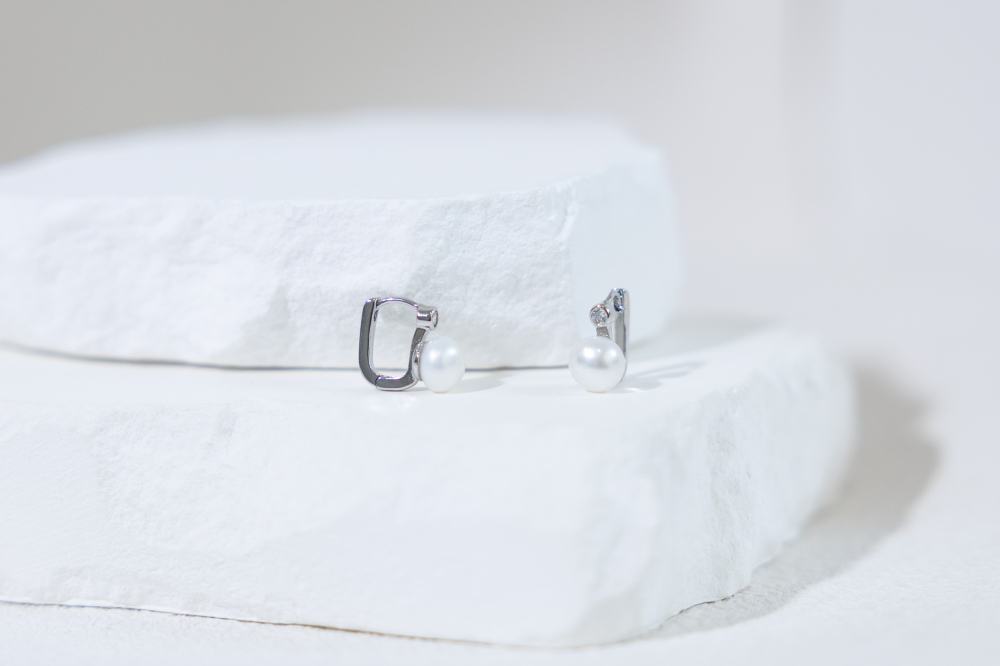 귀걸이 小鋯石Ｕ型圈型耳環 /  銀色