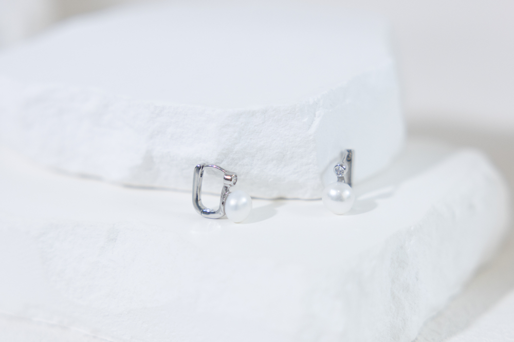 귀걸이 小鋯石Ｕ型圈型耳環 /  銀色