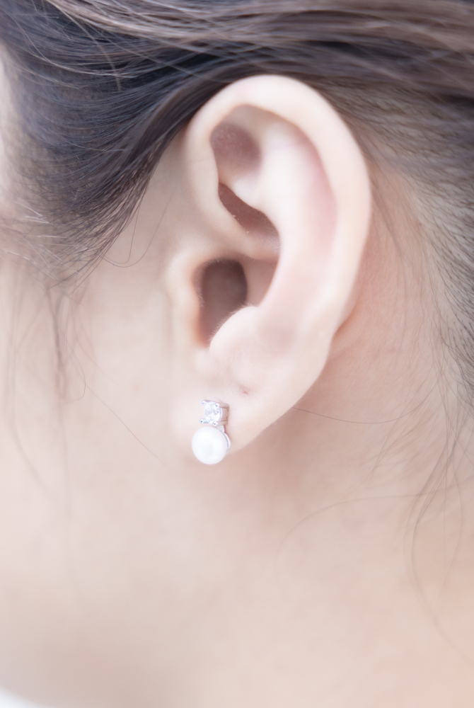 귀걸이 小鋯石Ｕ型圈型耳環 /  銀色