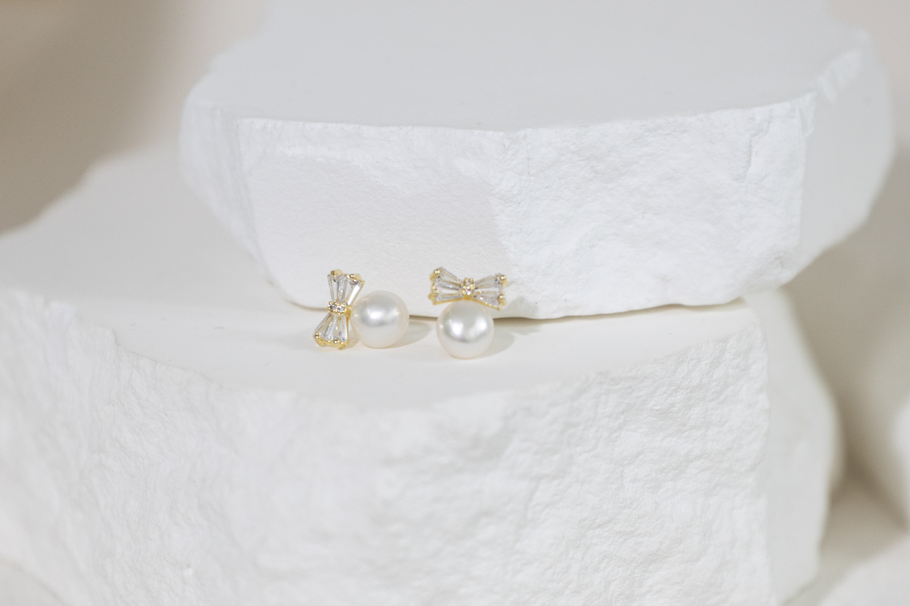 귀걸이 鋯石蝴蝶結單顆珍珠耳環 / 金色