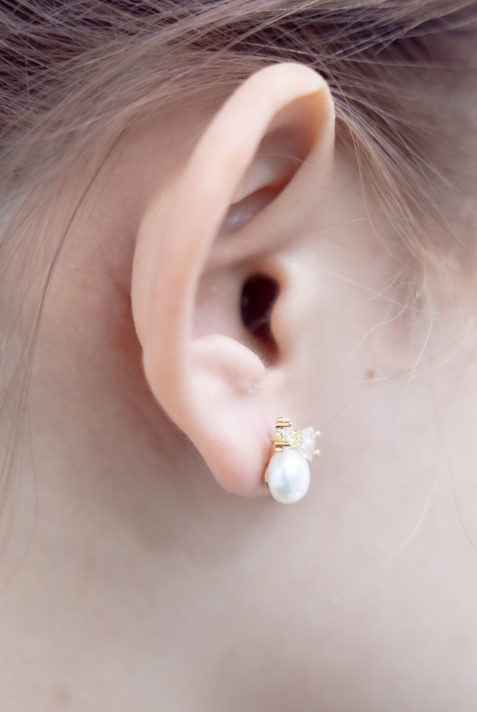 귀걸이 鋯石蝴蝶結單顆珍珠耳環 / 金色