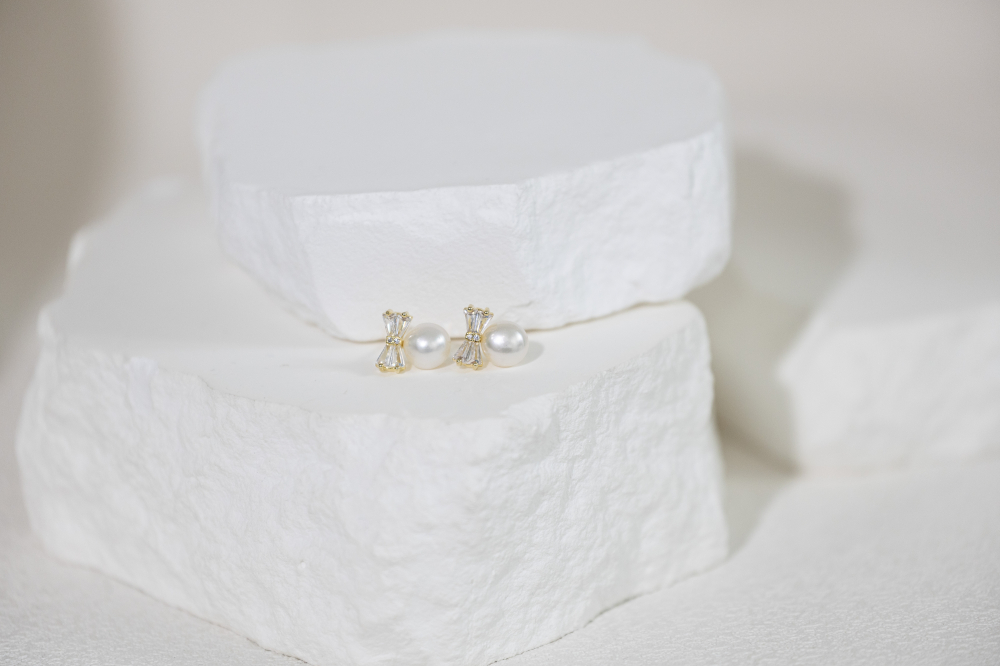 귀걸이 鋯石蝴蝶結單顆珍珠耳環 / 金色