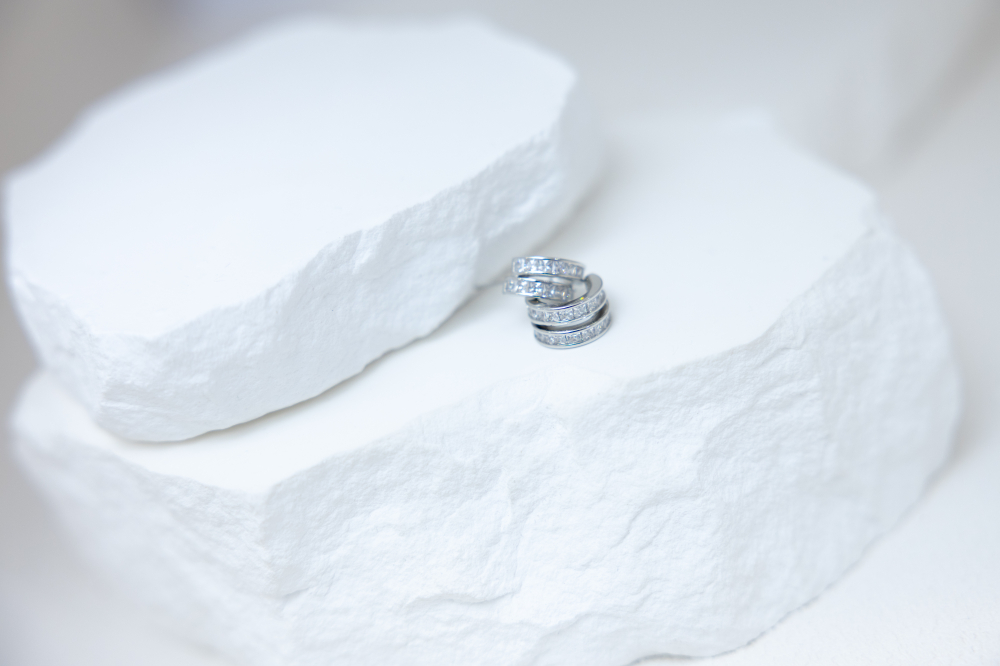 귀걸이 C字鑲滿小鋯石耳環 / 銀色