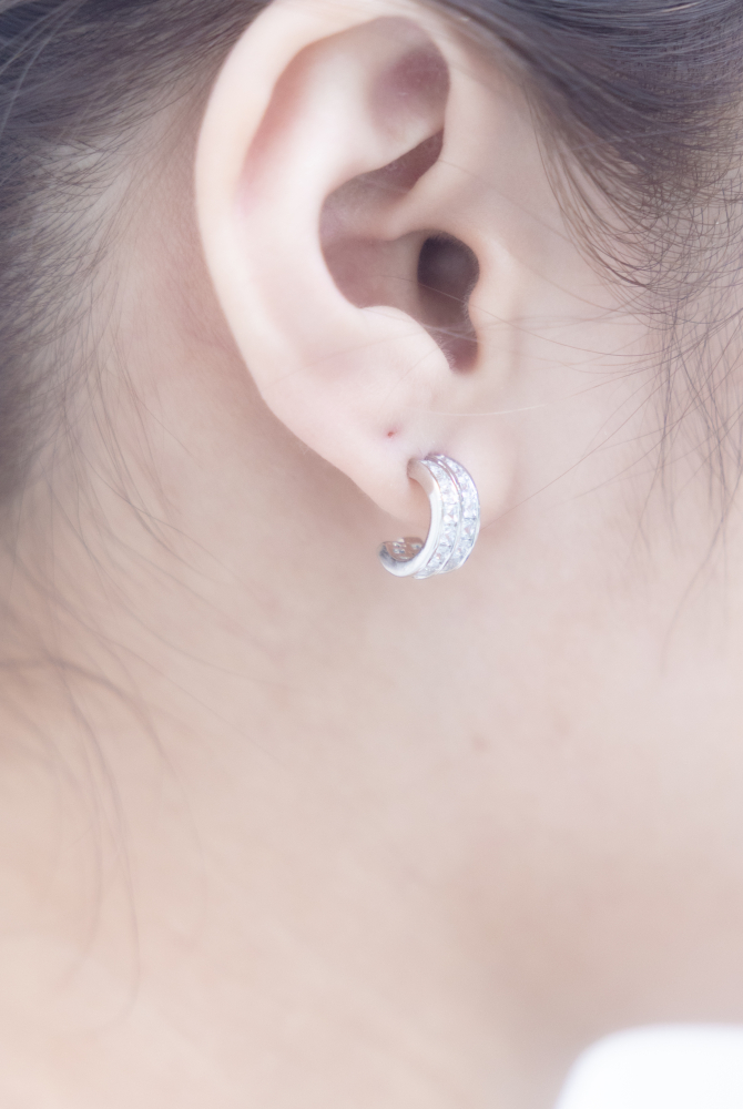 귀걸이 C字鑲滿小鋯石耳環 / 銀色