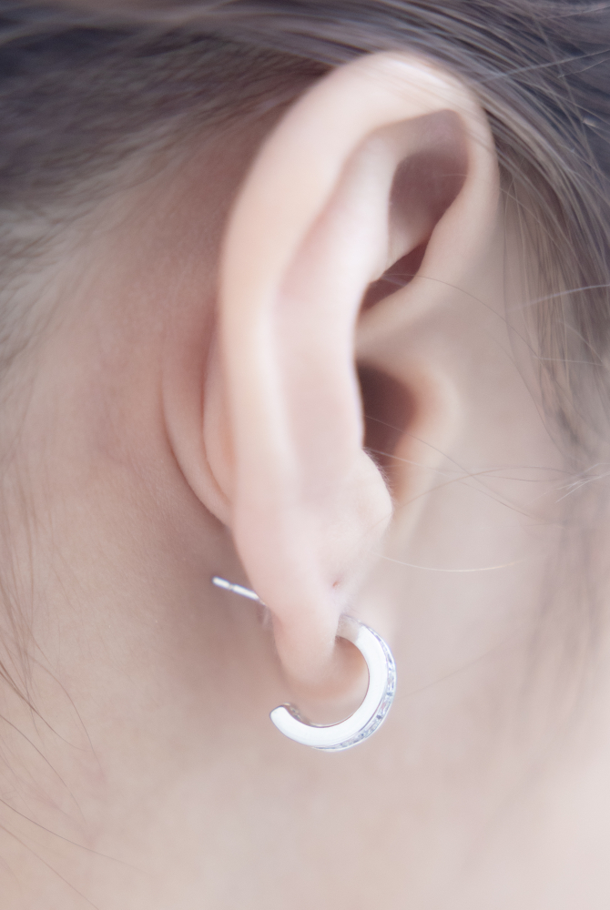 귀걸이 C字鑲滿小鋯石耳環 / 銀色