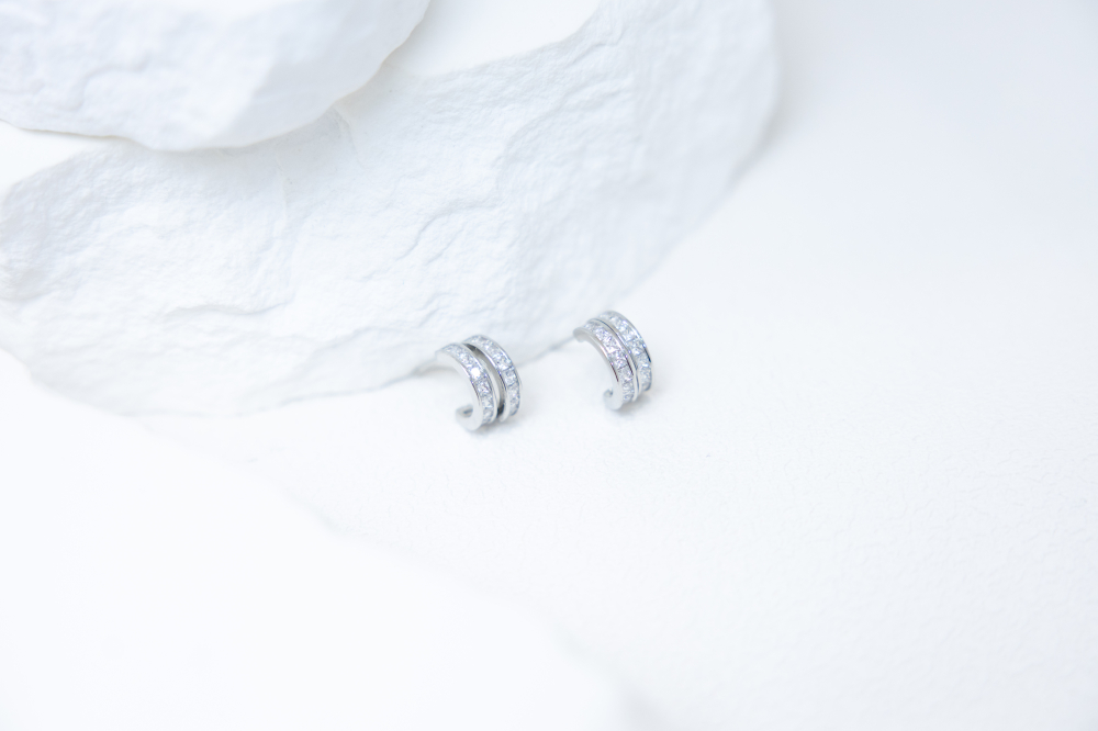 귀걸이 C字鑲滿小鋯石耳環 / 銀色