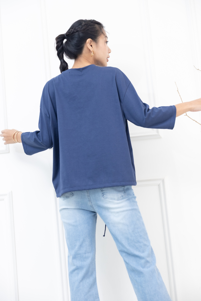 긴팔 左胸口袋刺繡標七分袖上衣 / 深藍色