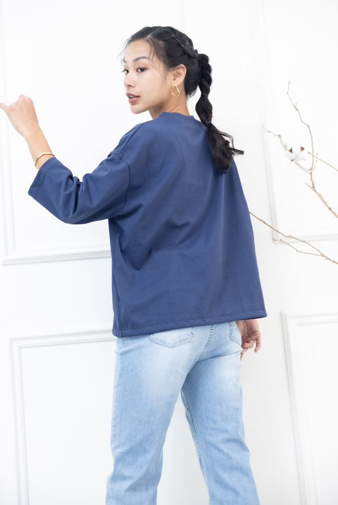 긴팔 左胸口袋刺繡標七分袖上衣 / 深藍色