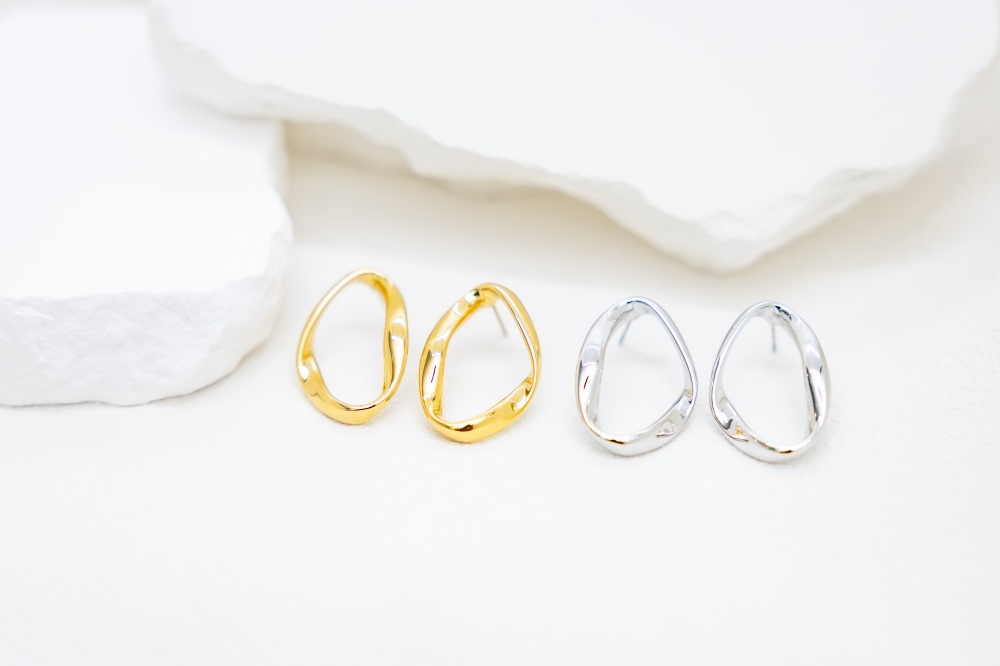 귀걸이 不規則扭曲大圈耳環 / 銀色