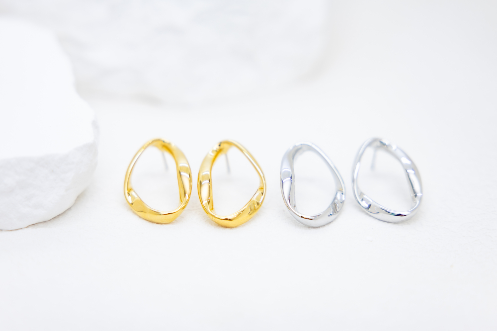 귀걸이 不規則扭曲大圈耳環 / 銀色