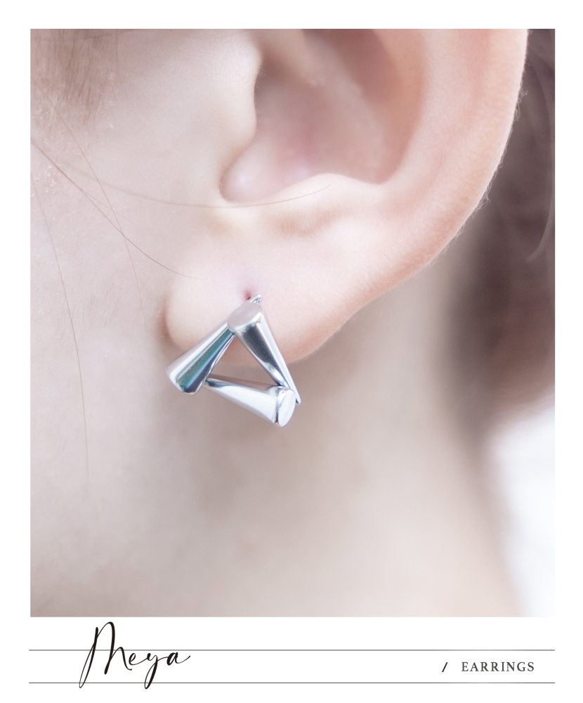 귀걸이 圓錐三角形耳環 / 銀色