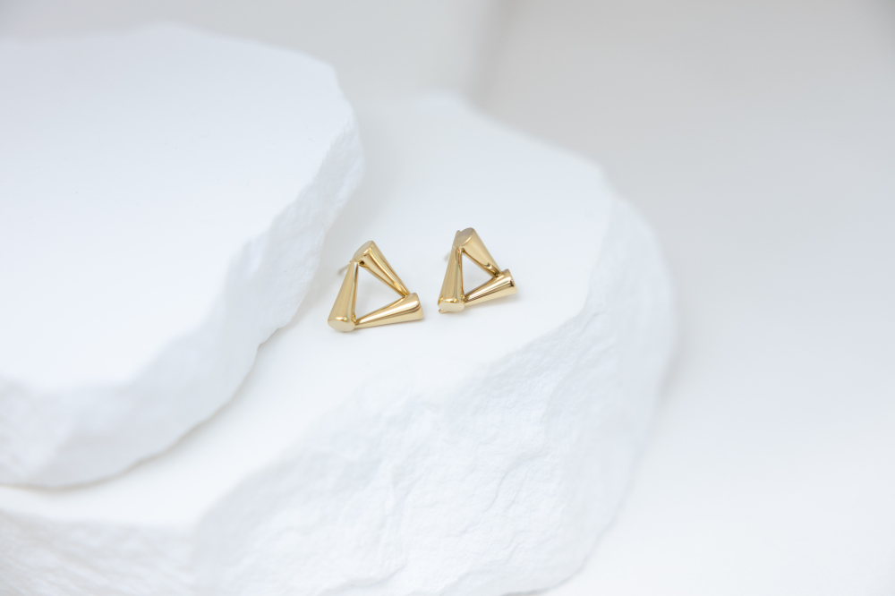귀걸이 圓錐三角形耳環 / 金色
