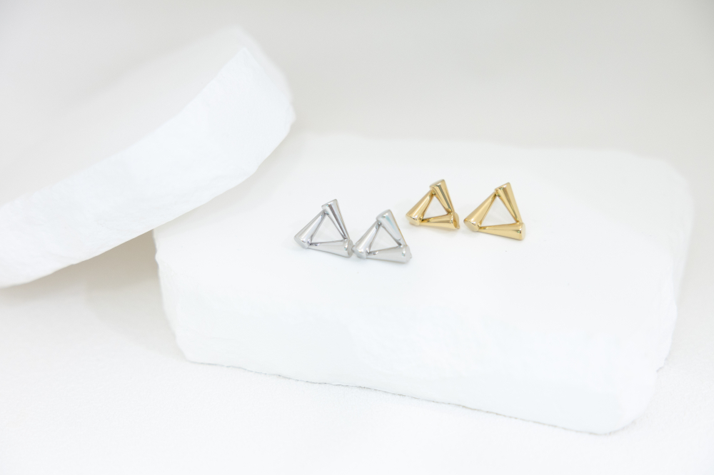 귀걸이 圓錐三角形耳環 / 金色