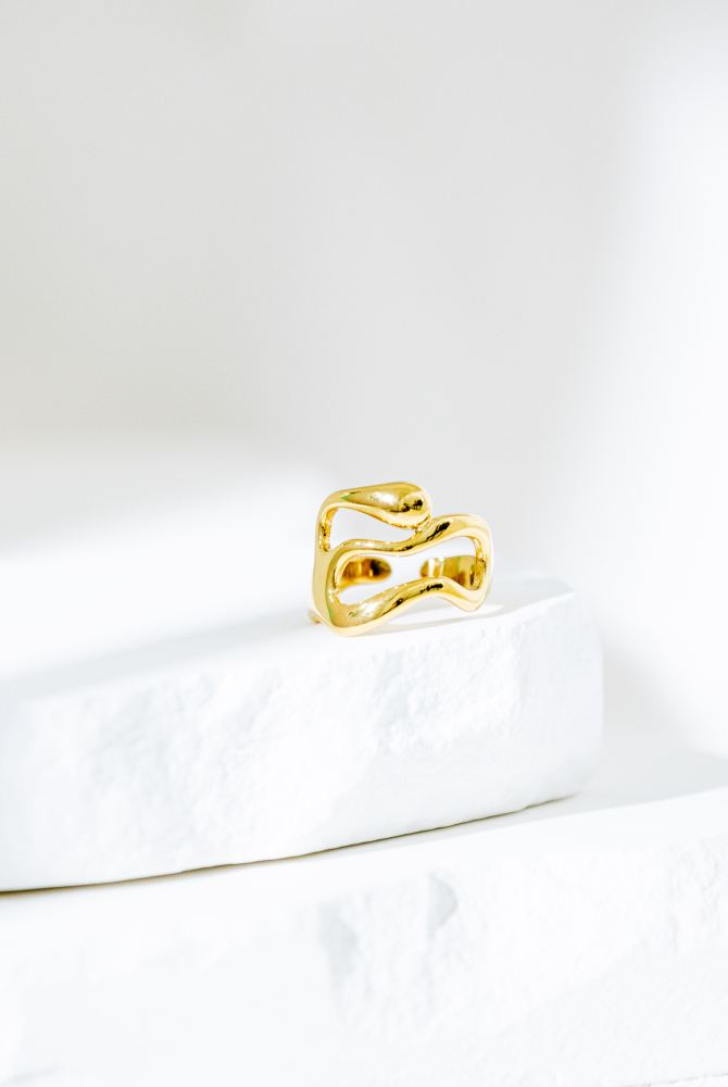 반지 寬版不規則中間兩鏤空戒指 / 金色