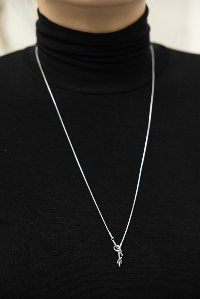 목걸이 兩扭結可調節Y字細蛇鍊項鍊 / 銀色