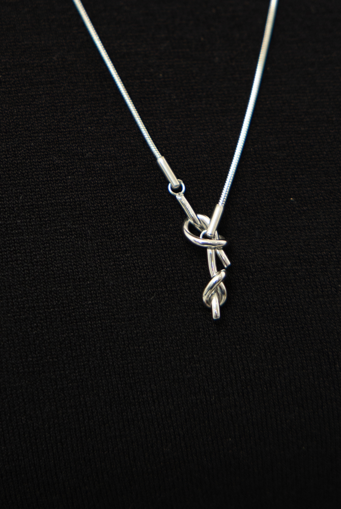 목걸이 兩扭結可調節Y字細蛇鍊項鍊 / 銀色