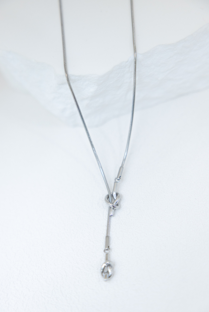 목걸이 兩扭結可調節Y字細蛇鍊項鍊 / 銀色
