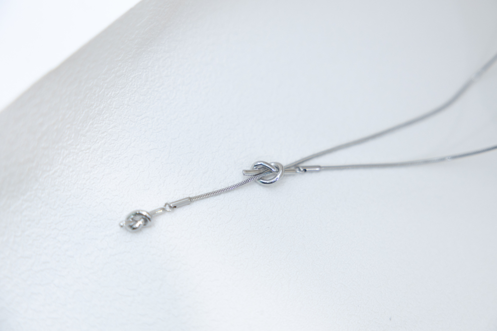 목걸이 兩扭結可調節Y字細蛇鍊項鍊 / 銀色