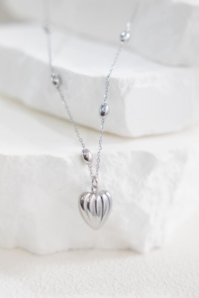 목걸이 立體弧線愛心墜飾項鍊 / 銀色