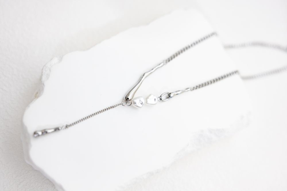 목걸이 小珍珠固定式短Y字鍊墜小柱體喜平鍊 / 銀色