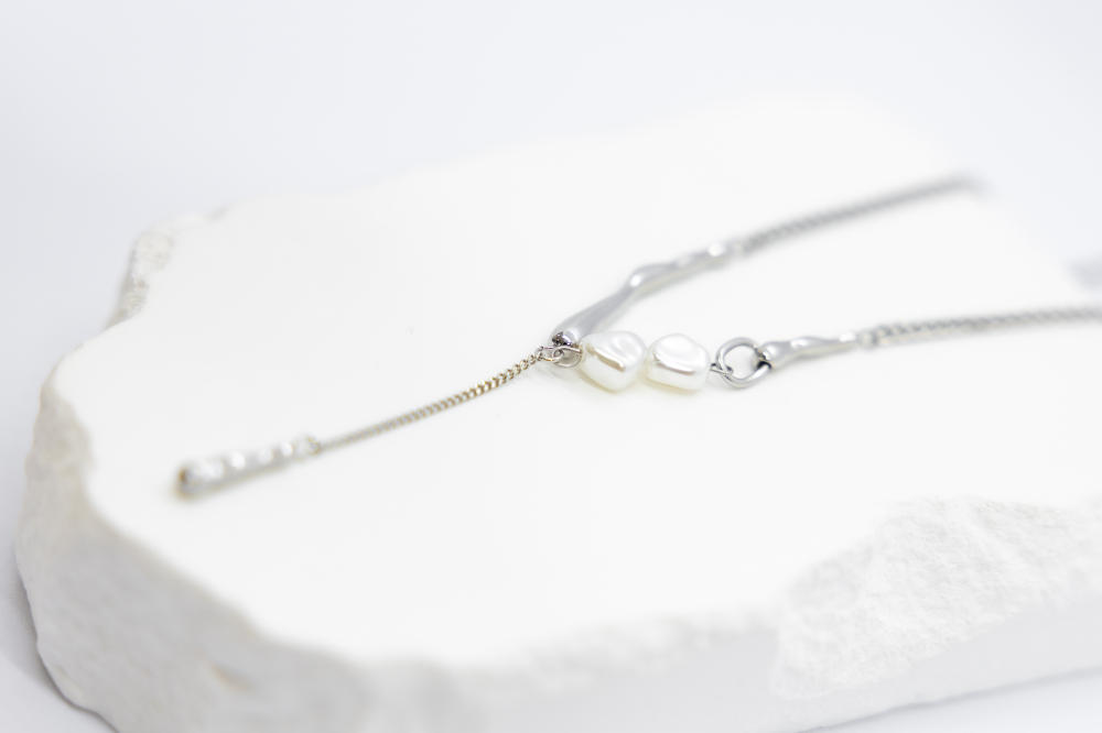 목걸이 小珍珠固定式短Y字鍊墜小柱體喜平鍊 / 銀色