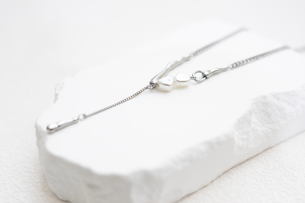 목걸이 小珍珠固定式短Y字鍊墜小柱體喜平鍊 / 銀色