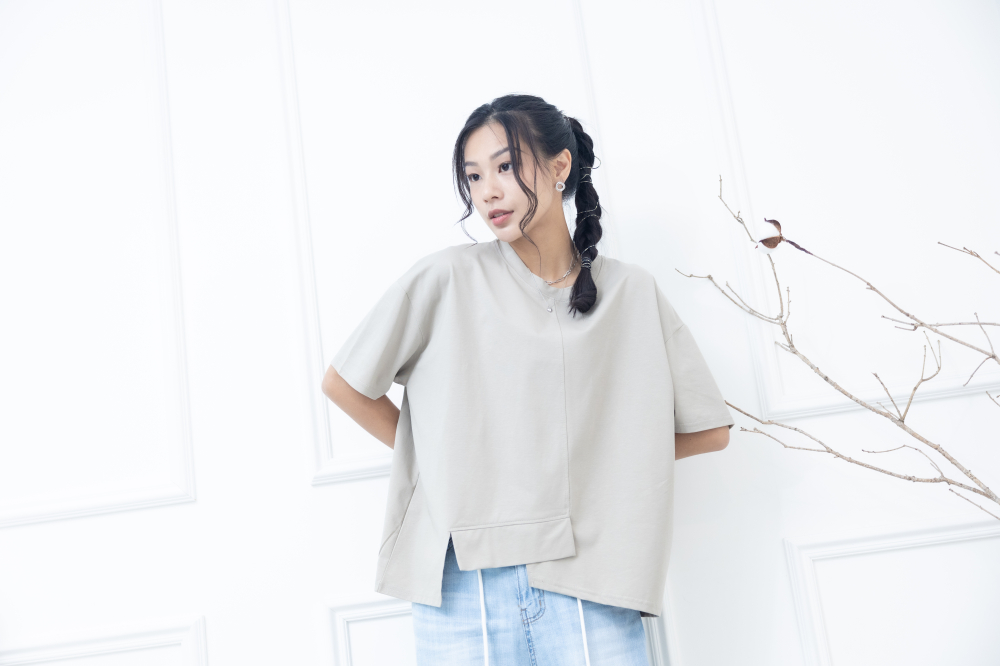 반팔 下擺造型絣接上衣 / 卡其色