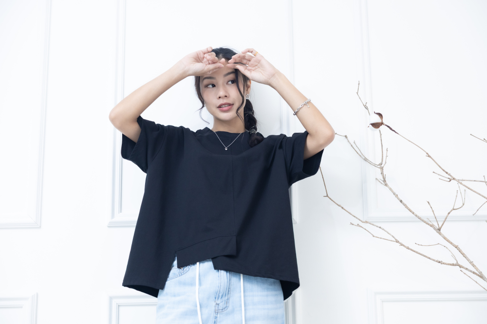 반팔 下擺造型絣接上衣 / 黑色