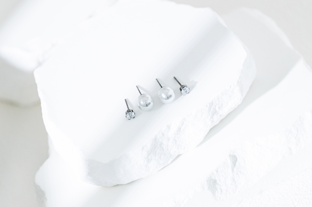 귀걸이 單顆珍珠.小鋯石耳環 / 銀色