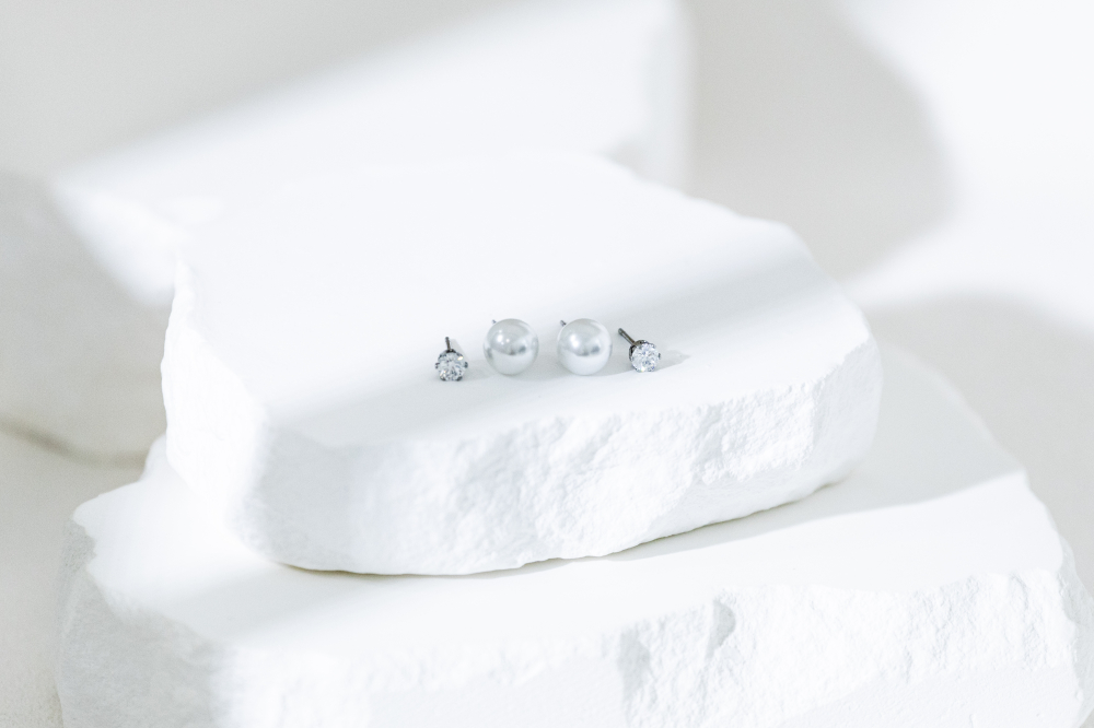 귀걸이 單顆珍珠.小鋯石耳環 / 銀色