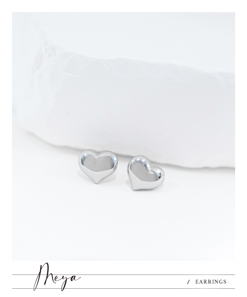 귀걸이 前凸後平小愛心耳環 / 銀色