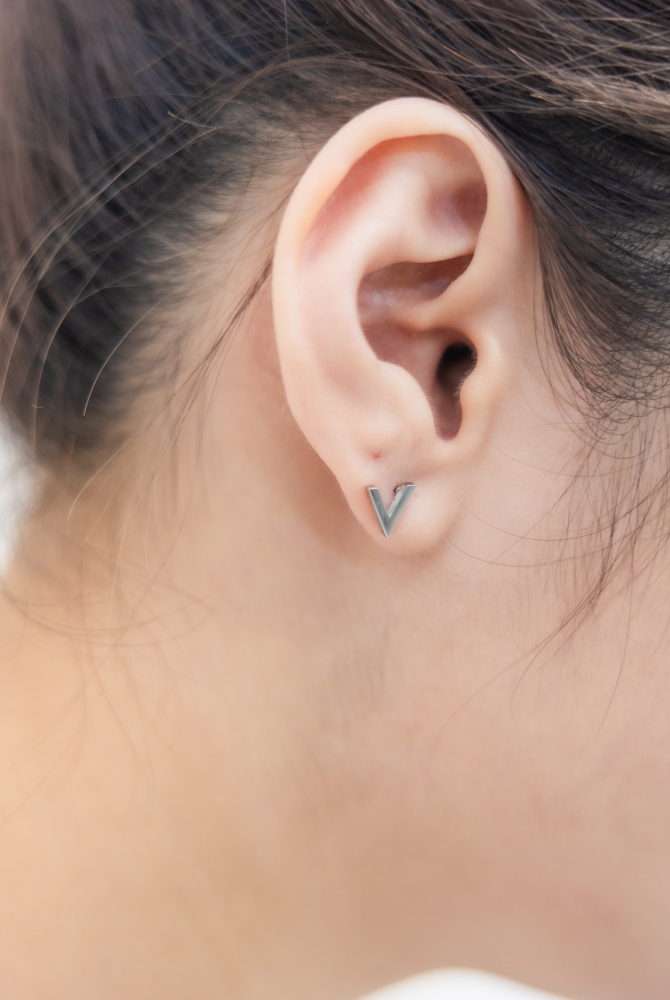 귀걸이 立體Ｖ字耳環 / 銀色
