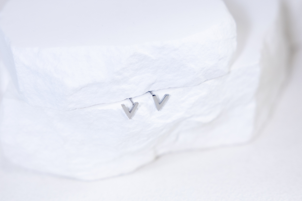 귀걸이 立體Ｖ字耳環 / 銀色