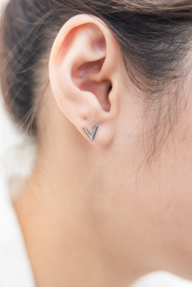 귀걸이 立體Ｖ字耳環 / 銀色