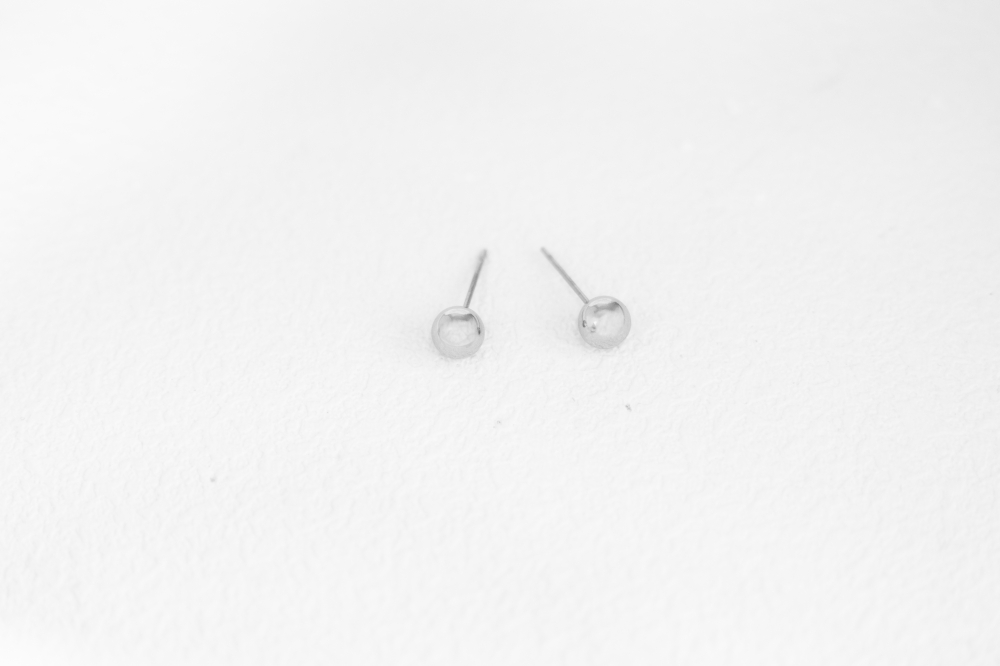귀걸이 單顆圓珠耳環 / 銀色