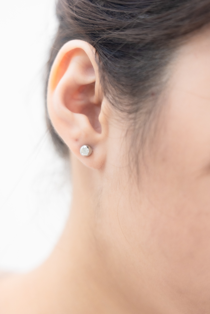 귀걸이 單顆圓珠耳環 / 銀色