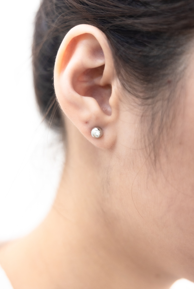 귀걸이 單顆圓珠耳環 / 銀色