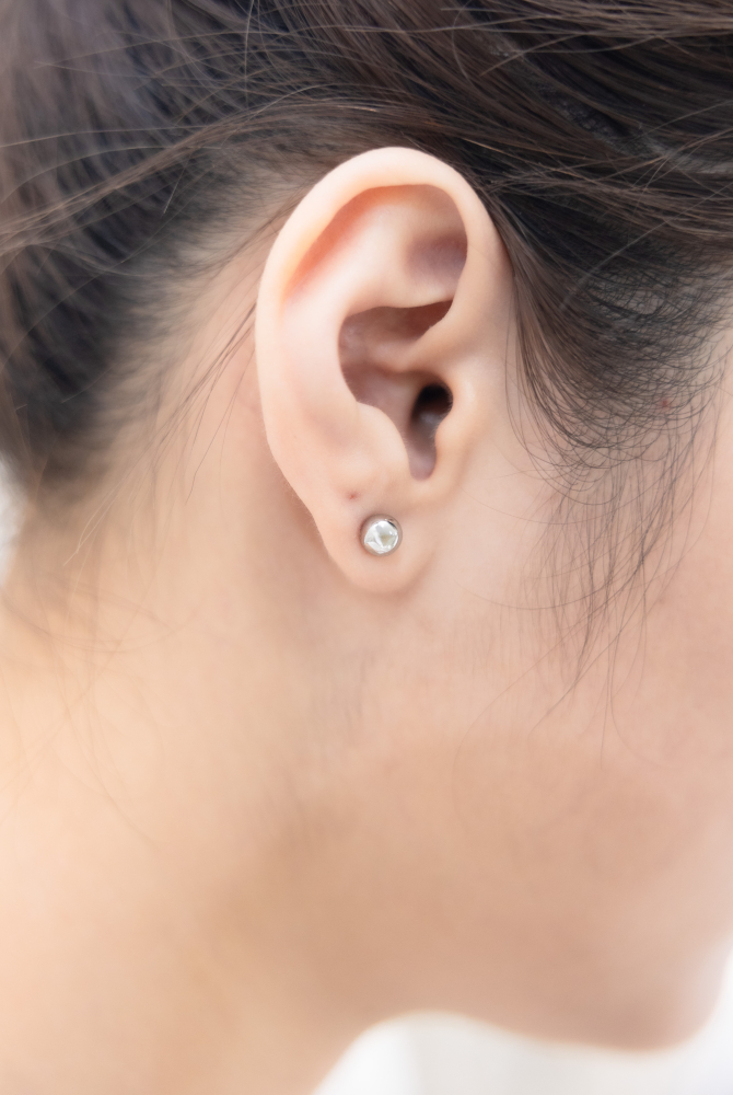 귀걸이 單顆圓珠耳環 / 銀色