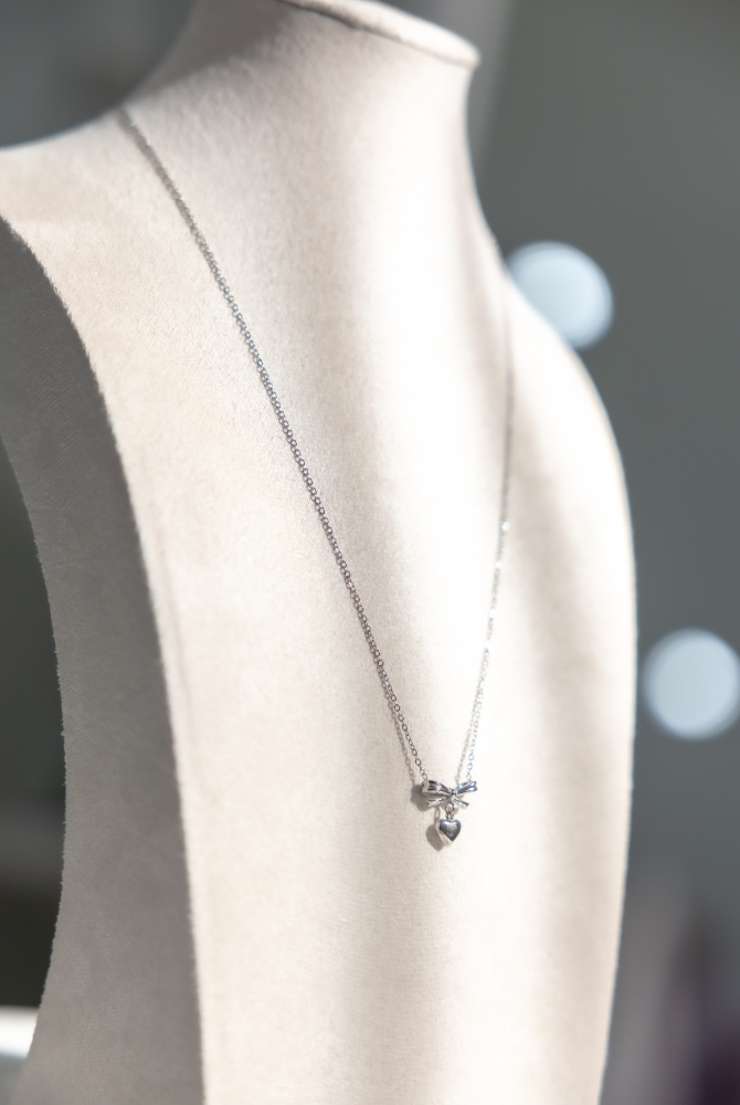 목걸이 蝴蝶結墜小愛心項鍊 / 銀色
