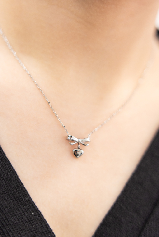 목걸이 蝴蝶結墜小愛心項鍊 / 銀色