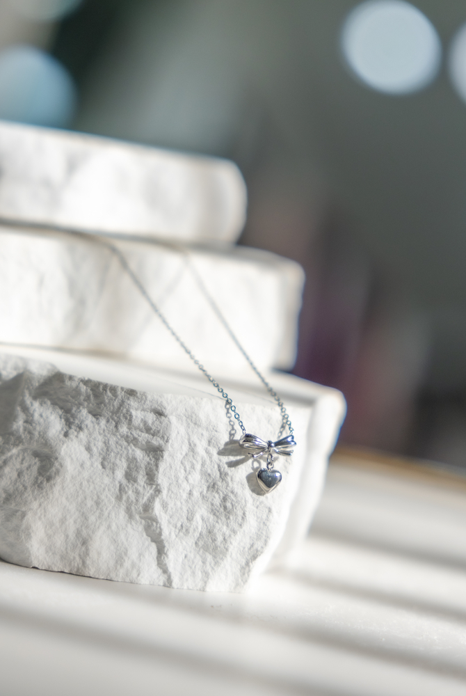 목걸이 蝴蝶結墜小愛心項鍊 / 銀色