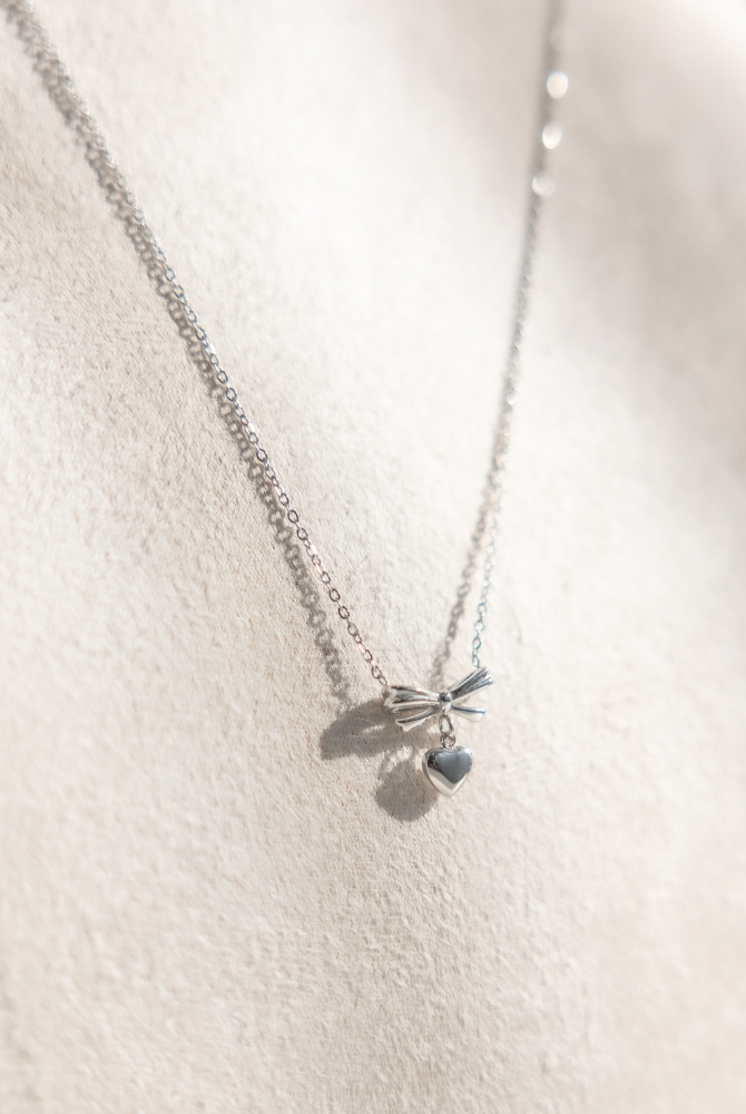 목걸이 蝴蝶結墜小愛心項鍊 / 銀色