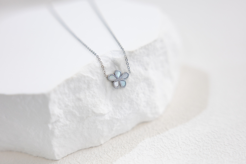 목걸이 貝殼紋花朵項鍊 / 銀色