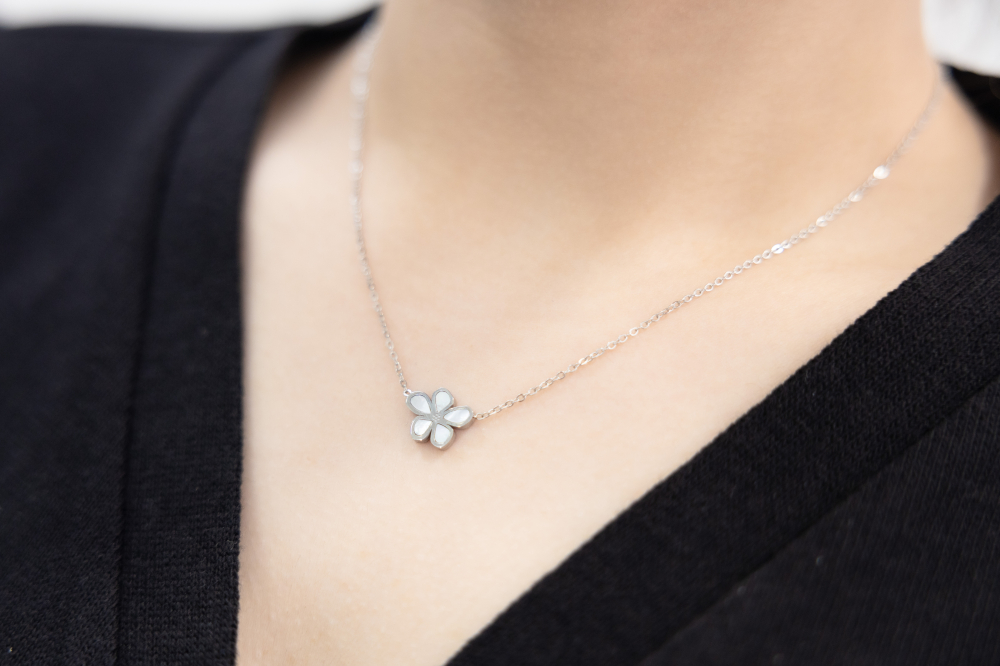 목걸이 貝殼紋花朵項鍊 / 銀色