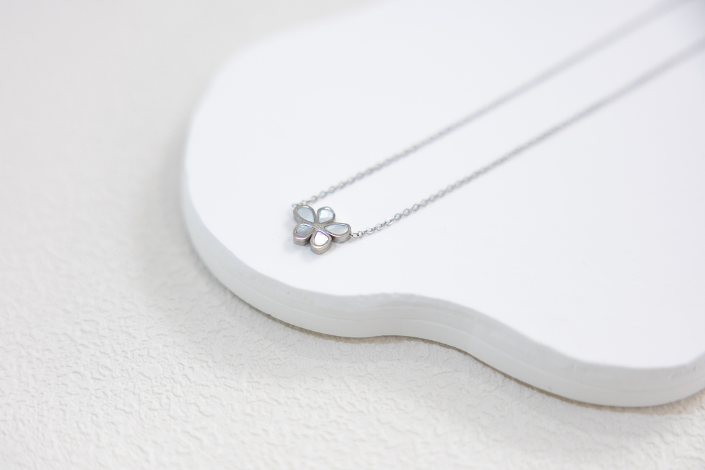 목걸이 貝殼紋花朵項鍊 / 銀色