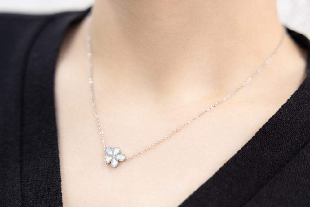 목걸이 貝殼紋花朵項鍊 / 銀色