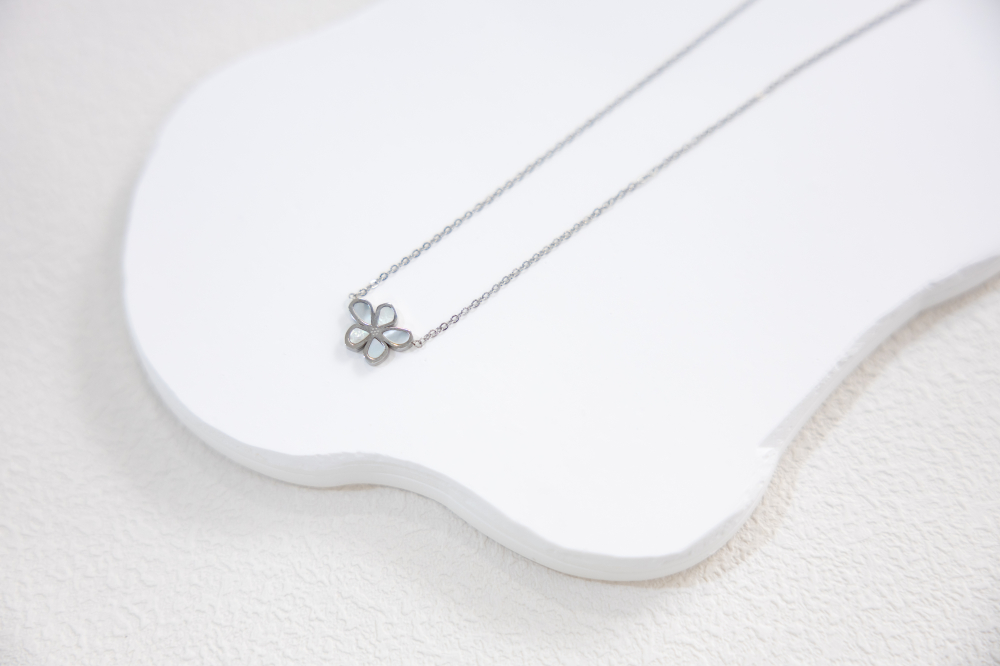 목걸이 貝殼紋花朵項鍊 / 銀色