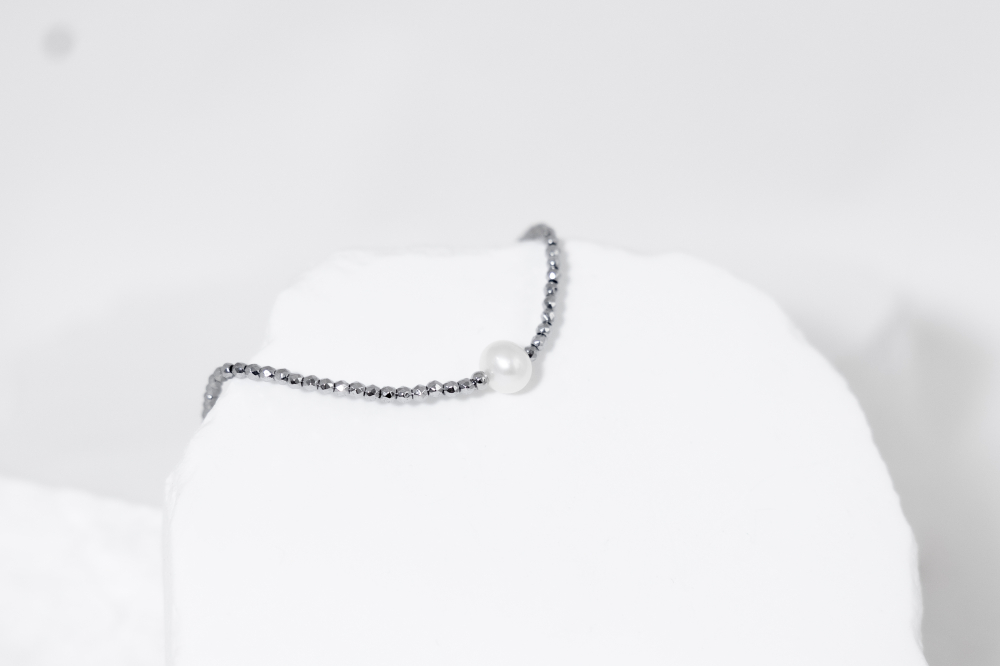 팔찌 不規則圓珠單顆珍珠彈性繩手鍊 / 銀色
