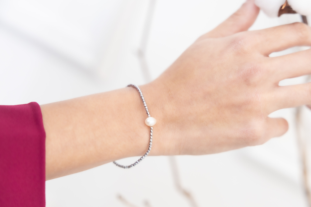 팔찌 不規則圓珠單顆珍珠彈性繩手鍊 / 銀色
